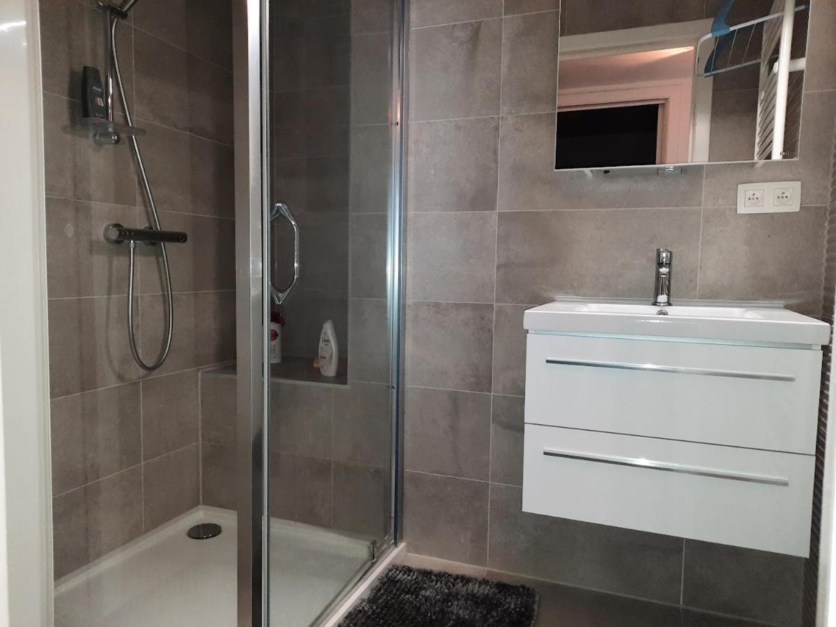 Lichtrijk En Comfortabel Hoekappartement Met Gratis Parking En Zeer Centraal Gelegen - Comme Chez Soi Ostende Extérieur photo