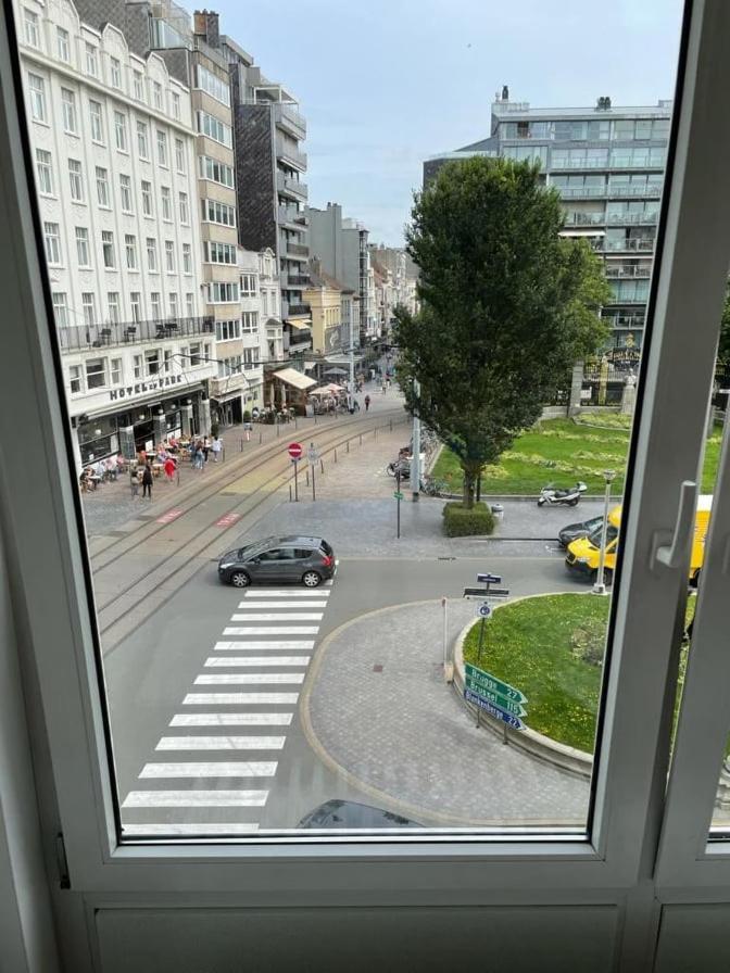 Lichtrijk En Comfortabel Hoekappartement Met Gratis Parking En Zeer Centraal Gelegen - Comme Chez Soi Ostende Extérieur photo