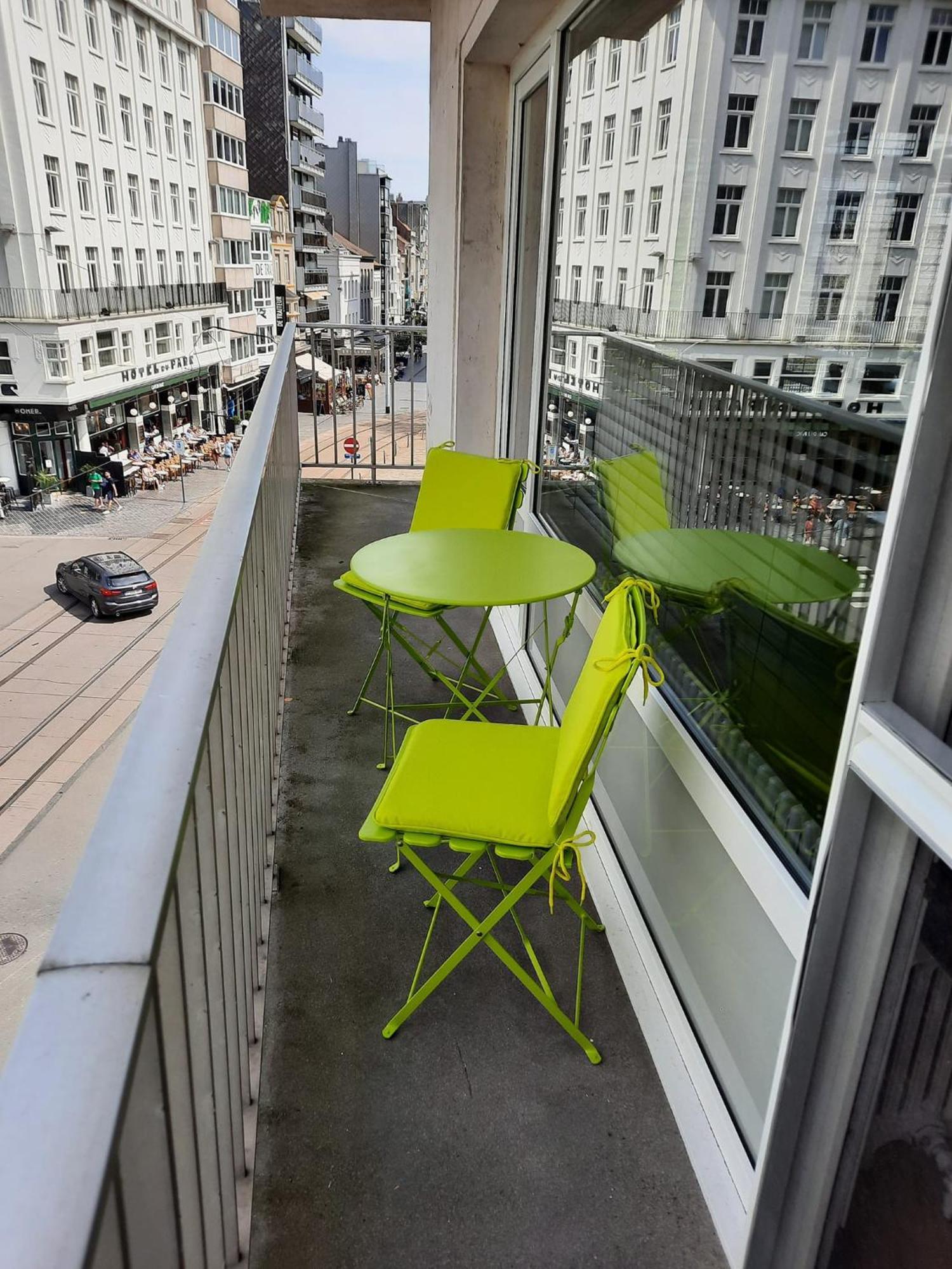 Lichtrijk En Comfortabel Hoekappartement Met Gratis Parking En Zeer Centraal Gelegen - Comme Chez Soi Ostende Extérieur photo